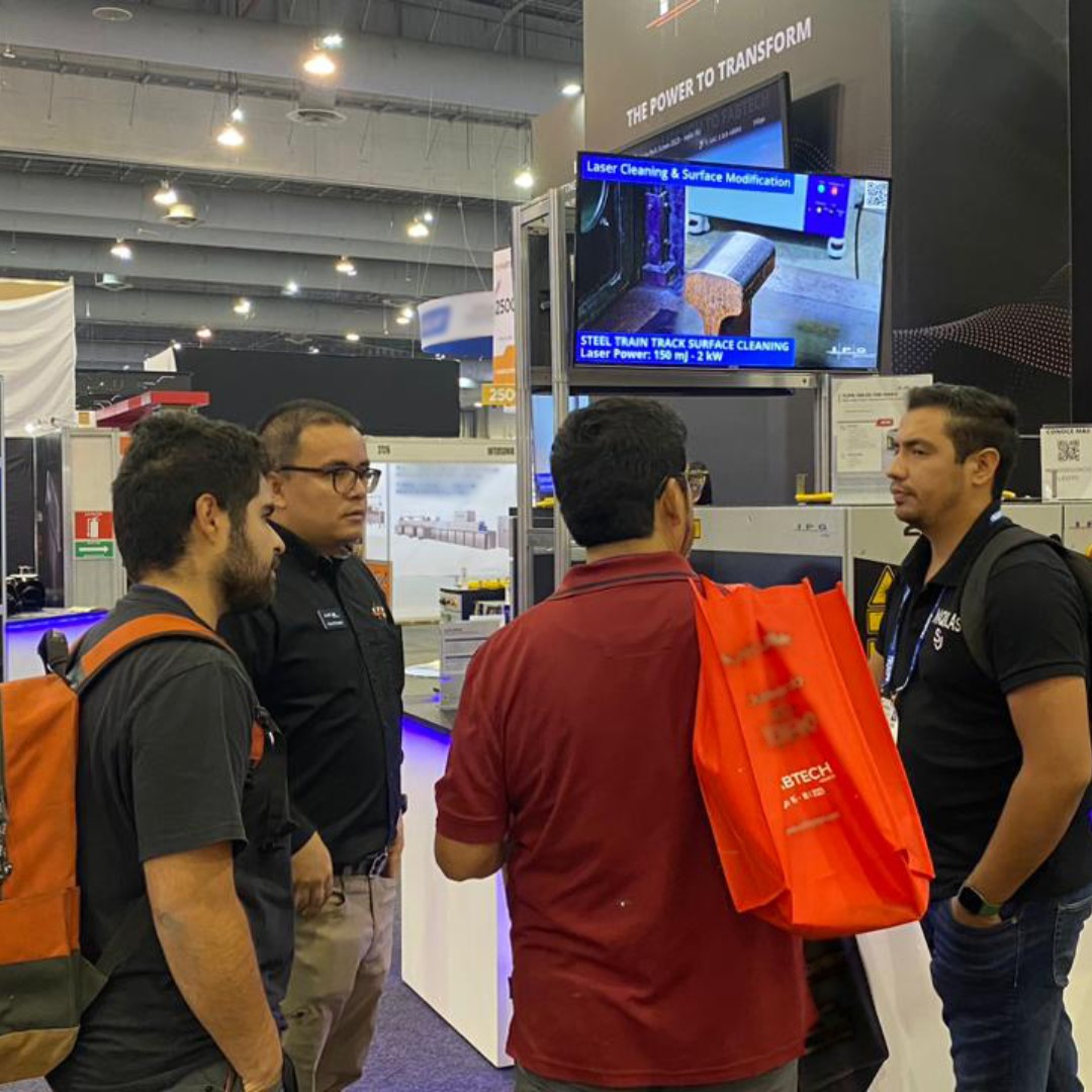ipgphotonics's tweet photo. LAST DAY AT FABTECH MEXICO 👏🏻

Our team is ready to show you the latest fiber laser technologies for reliable &amp; consistent welding &amp; cutting.

Plus, David Madero is finishing up a stunning sculpture at our booth!

Can't make it? ���️ https://t.co/HxE93PYVK3

#FABTECHMexico #Mexico https://t.co/FhpnRdIoR5