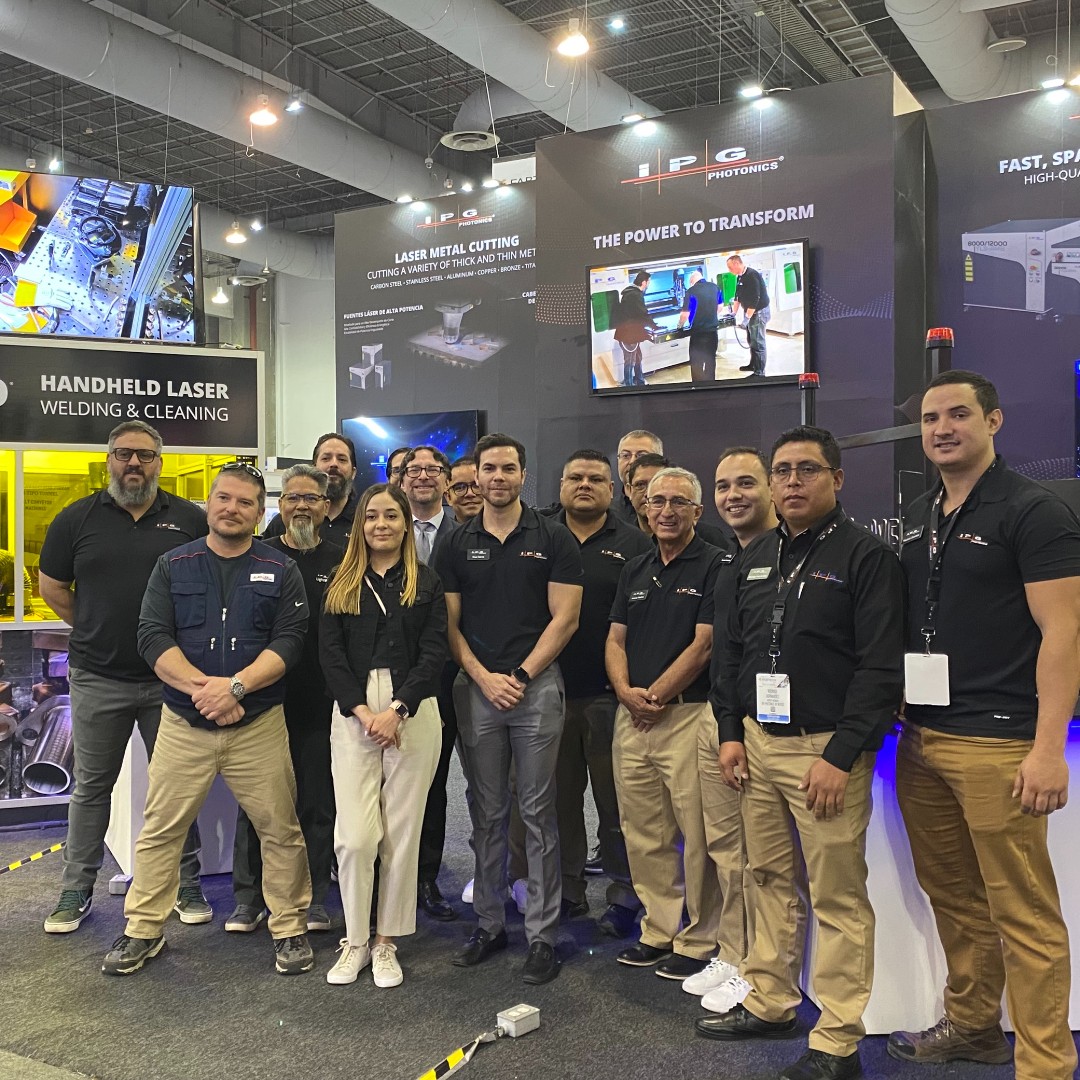 ipgphotonics's tweet photo. LAST DAY AT FABTECH MEXICO 👏🏻

Our team is ready to show you the latest fiber laser technologies for reliable &amp; consistent welding &amp; cutting.

Plus, David Madero is finishing up a stunning sculpture at our booth!

Can't make it? ���️ https://t.co/HxE93PYVK3

#FABTECHMexico #Mexico https://t.co/FhpnRdIoR5