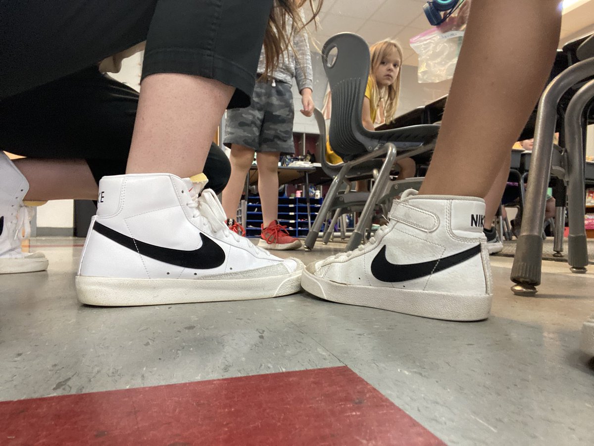 mrspruittfirst's tweet image. Nike twins! @MillsRiverSch #heretofly