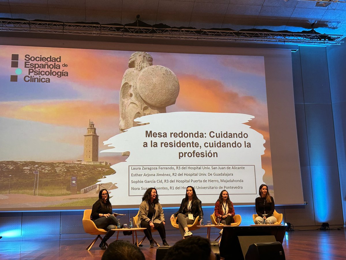 Empezamos con la mesa de residentes! Que ilusión nos hace poder contar con este espacio de reflexión.