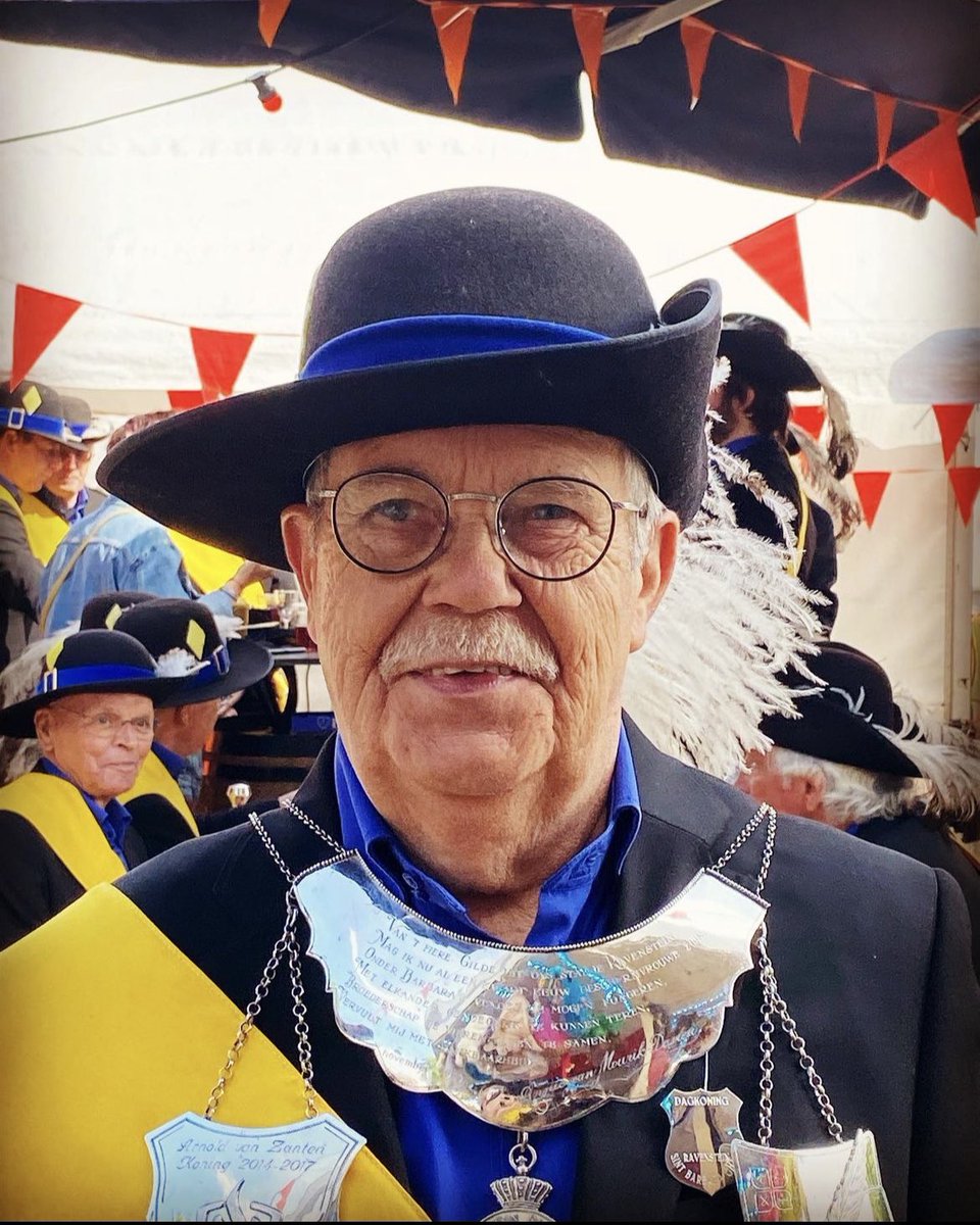 StBarbaraGilde's tweet photo. Vandaag werd Henk Heessen kermis-dagkoning van het Sint Barbara Gilde. https://t.co/PeEUHnimIH