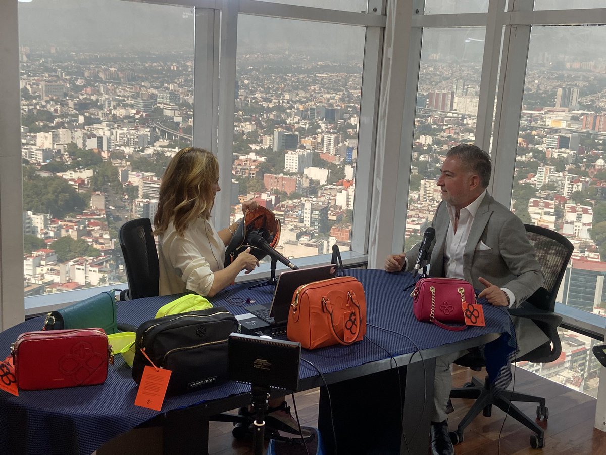 #EnVivo 🎙️
Nuestro querido Jaime Ibiza nos presenta su nueva colección de bolsos para dama. @jaimeibizamx @jaimeibiza

¡Sintoniza ya!
▶️ 
💻 centralfmequilibrio.com