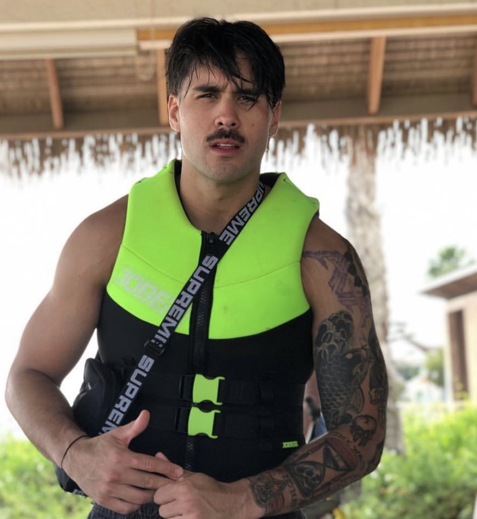 ThonggDeLonge tweet media