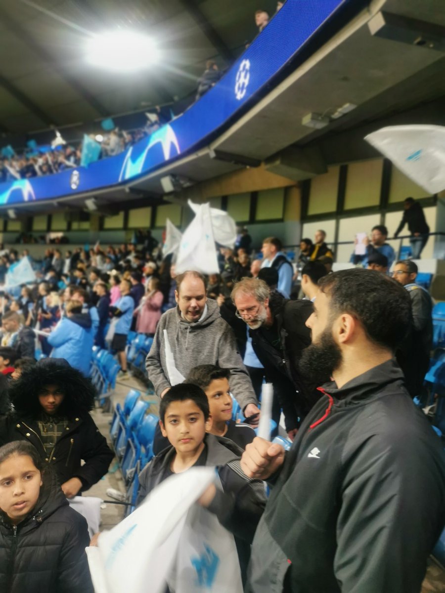 Lift_Feversham's tweet photo. @FevershamSchool some more pictures of the #amazingnight #fantasticgame #football #favouriteteam #memorabletrip #livinglife
@AETAcademies @CNicholson_Edu @chrisdysonHT @Claire_Heald @IramFaz @MusicEdu4all https://t.co/7co53JBKUb