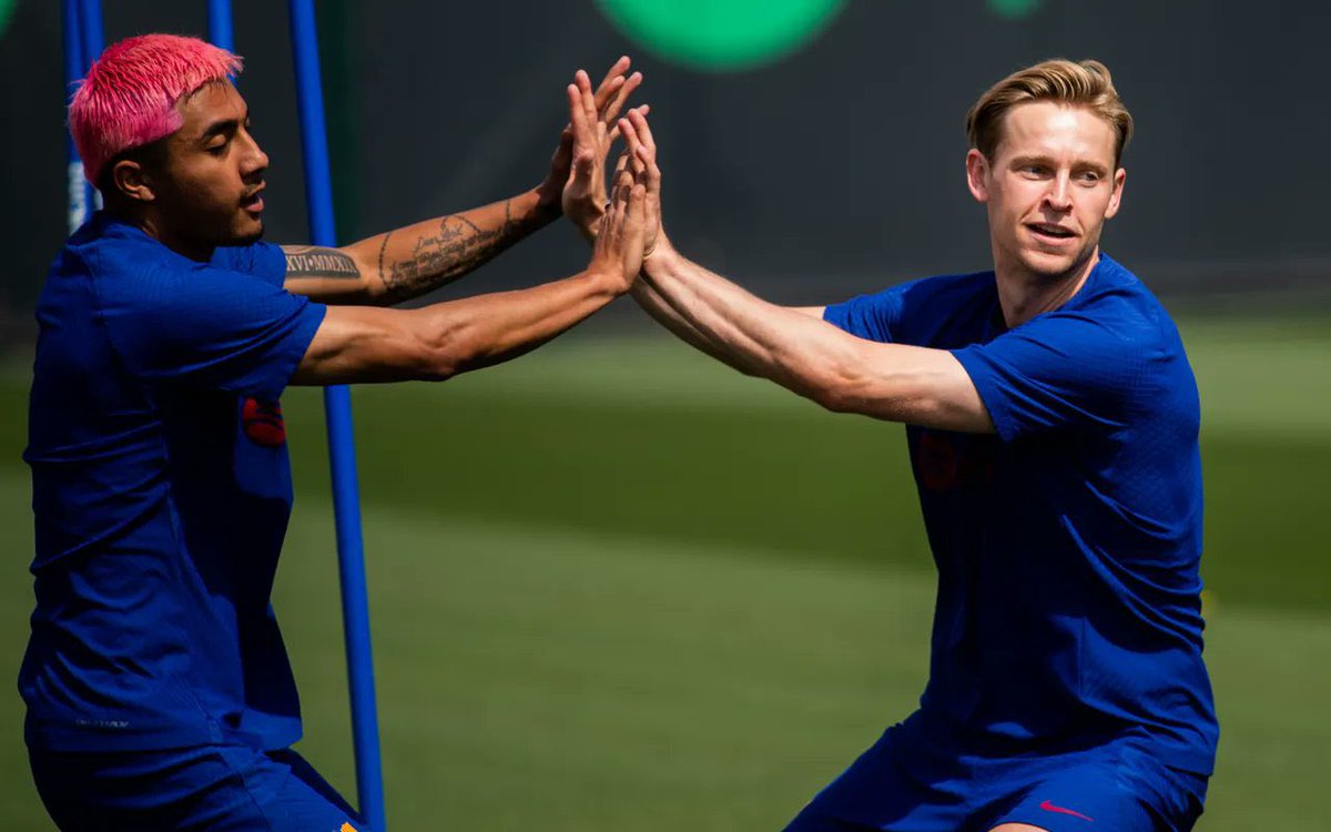 Image: Julian Araujo and Frenkie de Jong during today's training session.