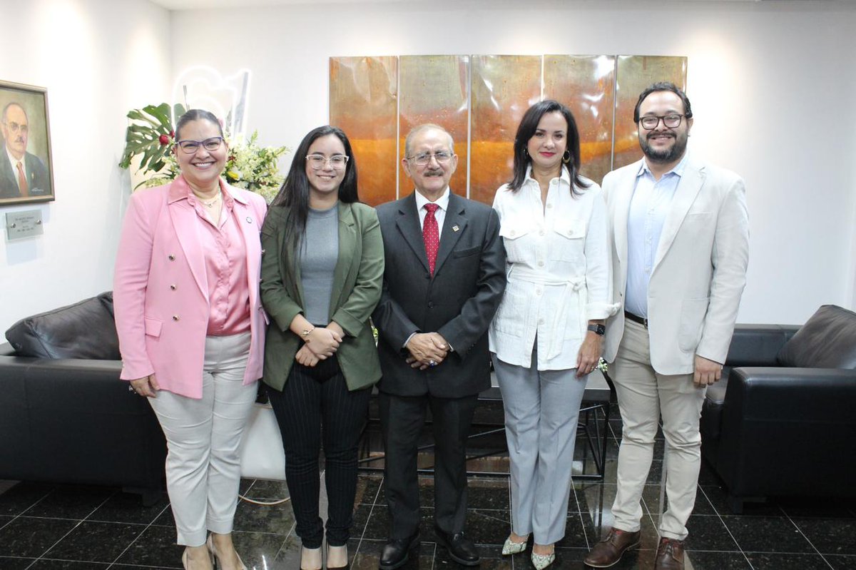 UArtes (@uartesec) on Twitter photo Rector de la UArtes William Herrera asistió a la sesión solemne de la <a href="/ucatolicagye/">@ucatolicagye</a> por sus 61 años de vida institucional. Al acto asistieron autoridades universitarias, de la ciudad y la provincia <a href="/marcelaguinaga/">Marcela Aguiñaga</a>, prefecta del Guayas, <a href="/BlancaLopezC_/">Blanca López</a>, vicealcaldesa de Guayaquil. Rector de la UArtes William Herrera asistió a la sesión solemne de la <a href="/ucatolicagye/">@ucatolicagye</a> por sus 61 años de vida institucional. Al acto asistieron autoridades universitarias, de la ciudad y la provincia <a href="/marcelaguinaga/">Marcela Aguiñaga</a>, prefecta del Guayas, <a href="/BlancaLopezC_/">Blanca López</a>, vicealcaldesa de Guayaquil.