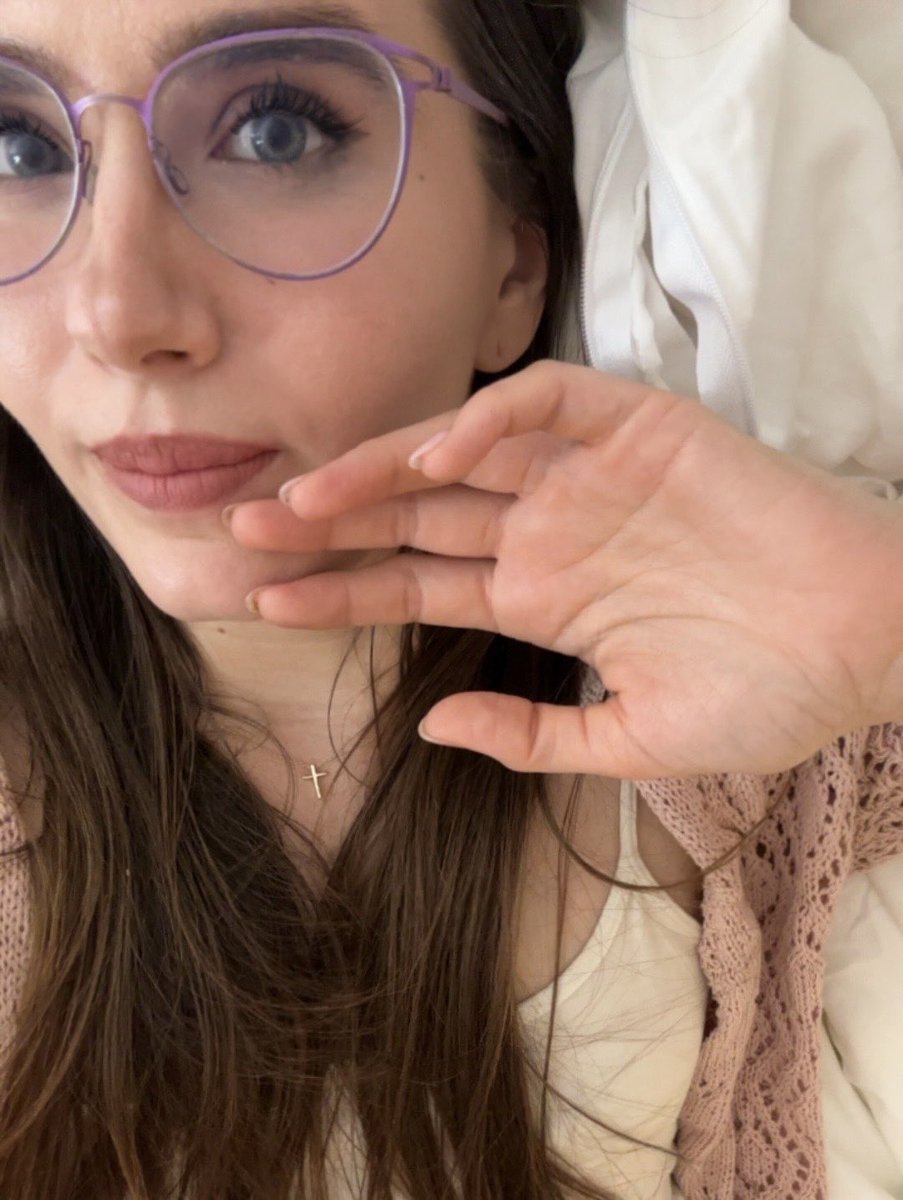 Lilly Vig on Twitter: "Good morning, would you fuck me?"