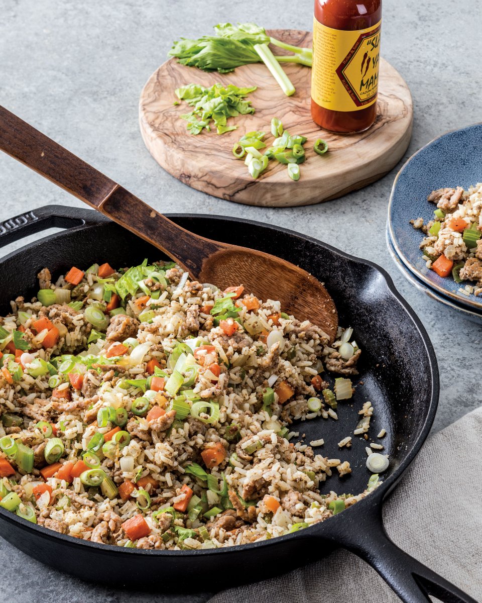 This simple, one-pan recipe will make the stress of the week melt away. 
bit.ly/3WdPjM0
#southerncastiron #castironcooking #castironbaking #castironrecipe #dirtyRice