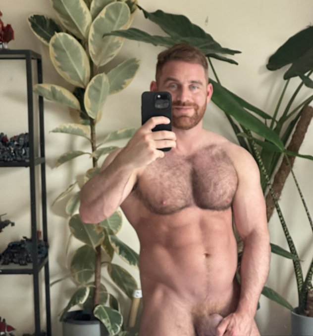 Enjoying the sunshine. 🥵☀️ https://t.co/NqKyaGI5TV