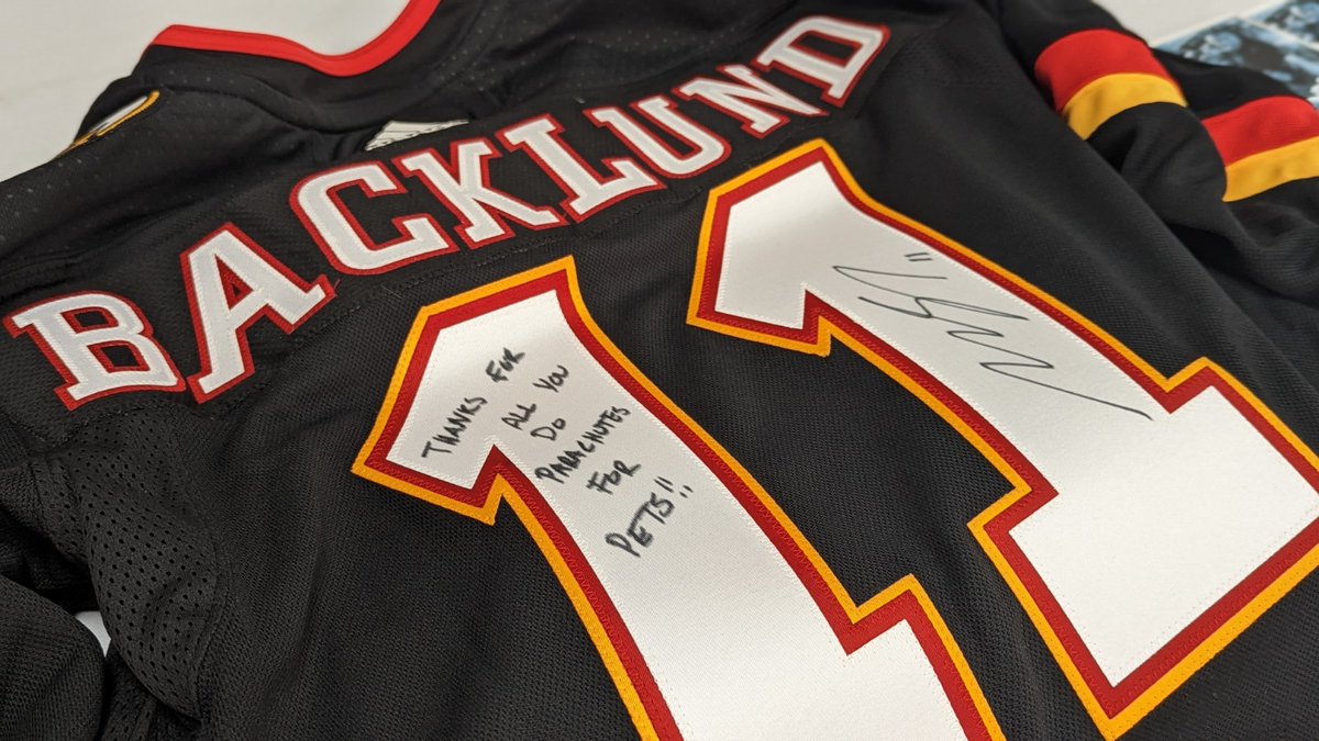 ParachutesP's tweet photo. We are honoured to have the Backlund's support and as members of the Parachutes For Pets family.

@FlamesFdn #yyc #yycpets #yyckids https://t.co/gzvaN2Nqxf