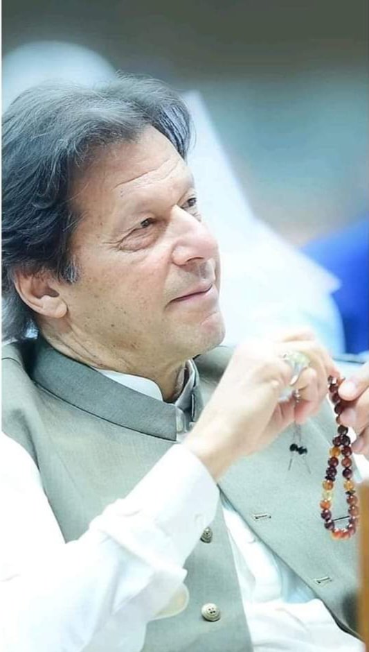 NOOR1122335599's tweet photo. آپ کو گرانے والے روز گِر رہے ہیں 
آپ کو بے عزت کرنے والے روز بے عزت ہو رہے ہیں ♥️🇧🇫🇧🇫🇧🇫❤️ https://t.co/PwHJ1lNIK3