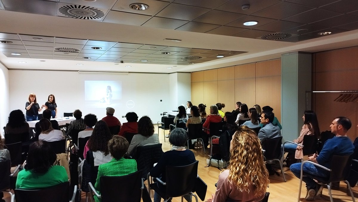 ¡Descubre un mundo de emociones en nuestro taller de paisajes y experiencias de educación emocional! Contamos con @galitadealfaro, hispanista de formación y Mª Ángeles García
¡Seguro que aprenderás con todo lo que tienen que contar!
•
#ciieb2023 #emociones #inteligenciaemocional