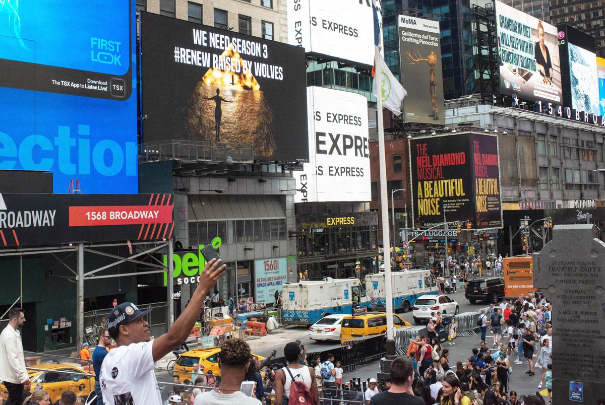 saveRBWofficial's tweet image. #RenewRaisedByWolves ON SCREEN IN TIMES SQUARE!!!🤩
Make NOISE for Raised by Wolves, this unique masterpiece must continue! Pls retweet and reply with our hashtag.
@primevideo @peacock @appletv @starz @showtime @paramountplus @hulu @amcplus @netflix @JSalke @thomasryan @2Earley
