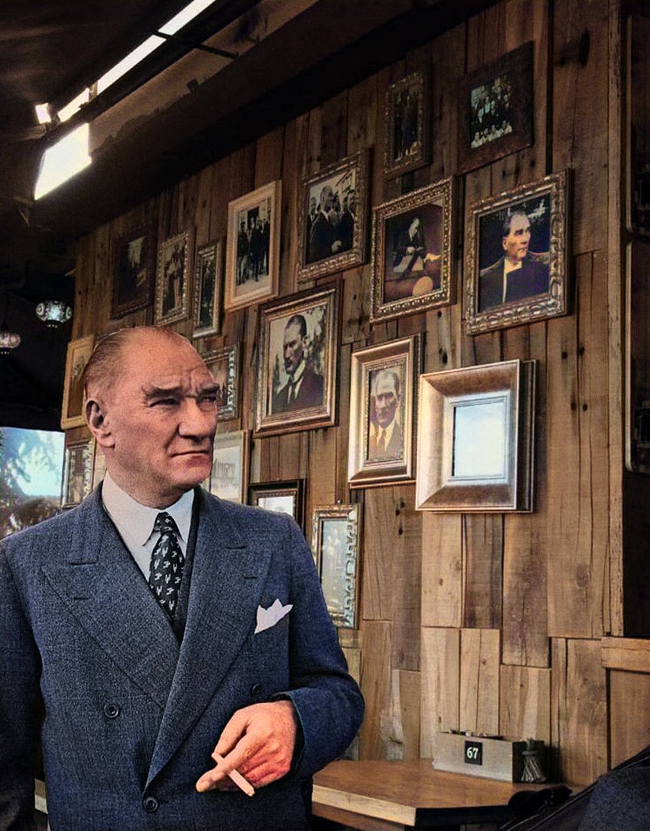 Uzaktan_Gelen__'s tweet photo. Mustafa Kemal Atatürk, diyor ki;

"Biz cahil dediğimiz zaman, mektepte okumamış olanları kastetmiyoruz.

Kastettiğimiz ilim, hakikati bilmektir. 

Yoksa okumuş olanlardan en büyük cahiller çıktığı gibi, hiç okumak bilmeyenlerden de hakikati gören gerçek alimler çıkabilir.

Gerçek kurtuluş ancak cehaletin ortadan kaldırılmasıyla olur. 

Cehalet kaldırılmadıkça toplum yerinde kalıyor demektir, yerinde duran bir şey ise geriye gidiyordur."