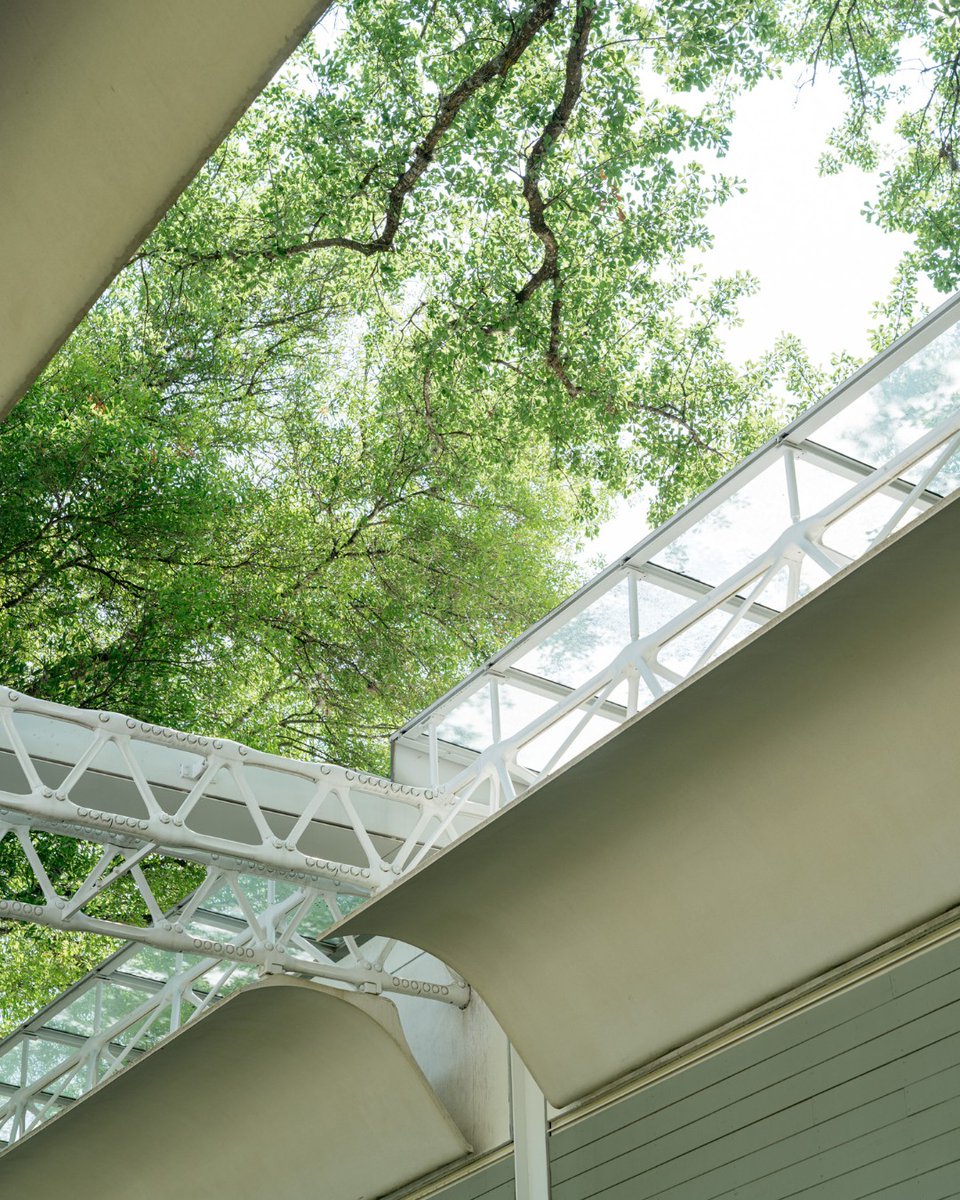 On your next walk around the #Menil's campus, be sure to note the architectural surprises of the museum's main building, designed by #RenzoPiano.