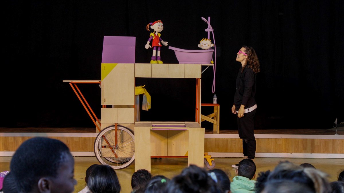 paerialleida's tweet photo. (2/2) Espectacles a escoles de la Zona 09 #Lleida en la 2a edició del @festivalenre9 d'Arts en Viu.  Aquest matí, amb la Mostra d’Espectacles Teatrals i “Mon Pare és un Ogre”, de @labaldufateatre, a Santa Maria de Gardeny, i “Es ven germà petit” de @titelleslleida a @MagiMorera. https://t.co/JfT5VTKK1v