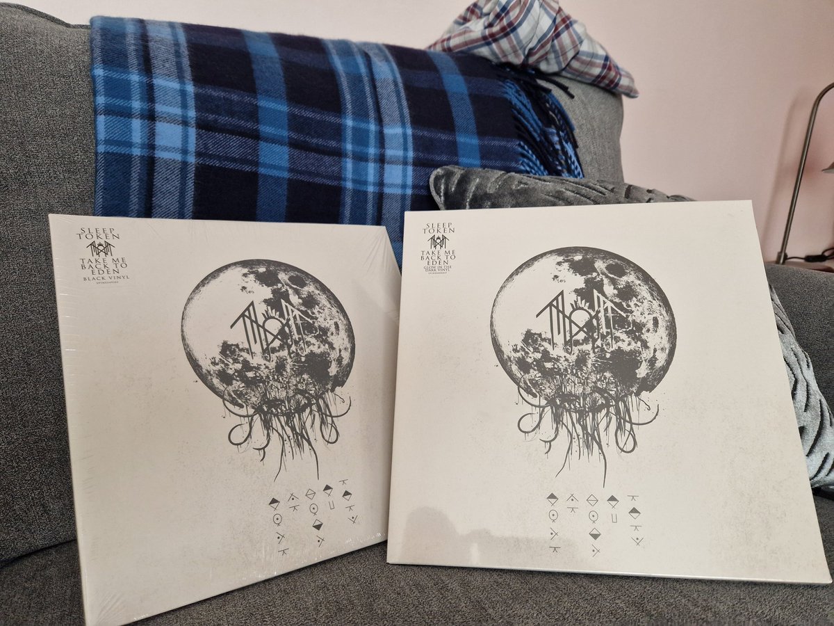 KevyPMetal's tweet photo. @nic_loves_metal My #takemebacktoeden is here too. Although I think I must have ordered it, got drunk, forgot I ordered it and ordered it again. At least one is black vinyl and the other is glow in the dark! 🤪 https://t.co/9zC3juiH7V