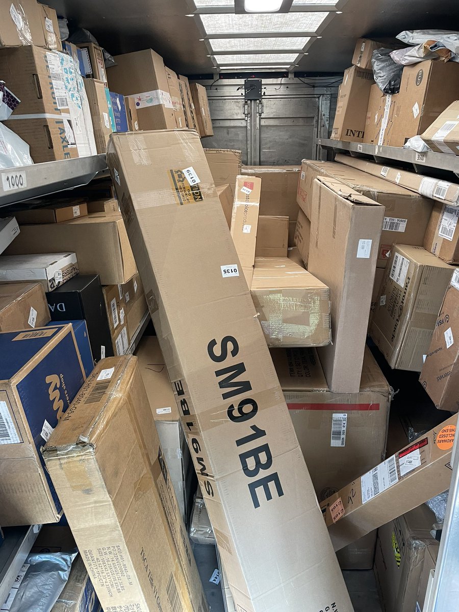 gaspard_john22's tweet image. More often than not this is my truck, fed ex is wrong for how they treat their drivers. 
#overworkedunderpayed #noac #deliverydriversexploited #thatsnotright