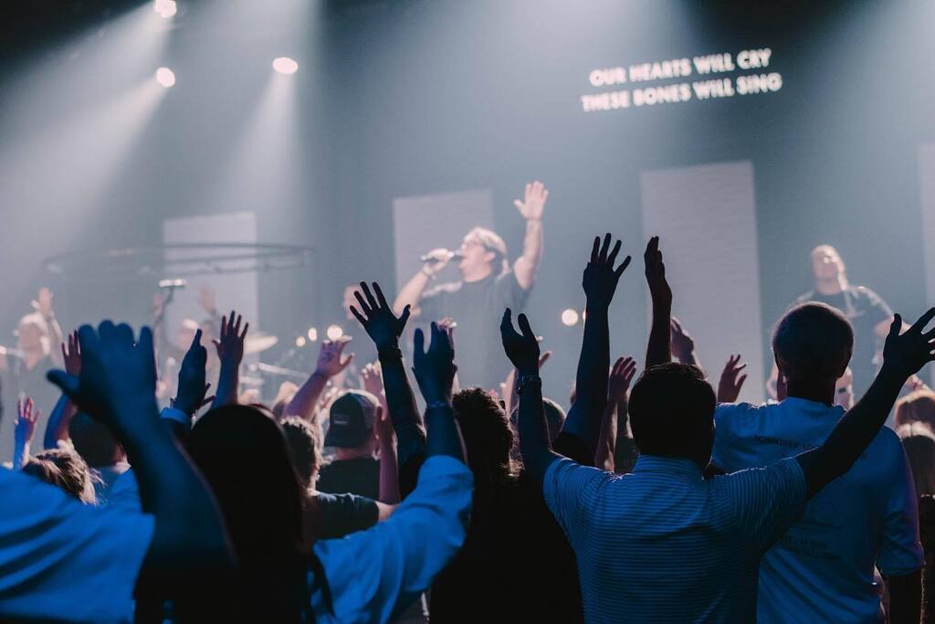 thecovechurch's tweet photo. In awe of the powerful worship and testimonies that took place last night. God’s presence filled this room! https://t.co/9JljSBMpvt