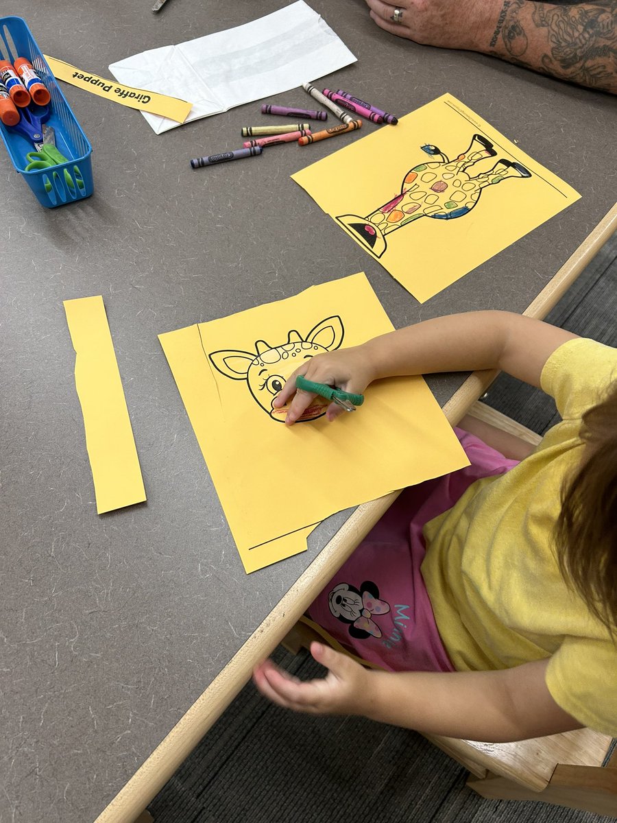 RGEOwlLibrary's tweet photo. Today @RoseGardenElem hosted future Owls for a storytime! We read Giraffes Can’t Dance and then made a giraffe puppet to take home. @SCUCISD https://t.co/Jcr8c38kNc