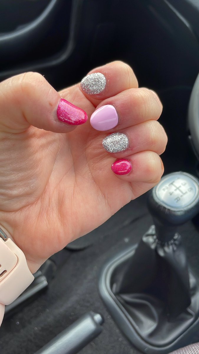 MandSteads's tweet photo. Bra and nails ready  @WalktheWalk #MoonWalkLondon https://t.co/OgCPBBfjKi