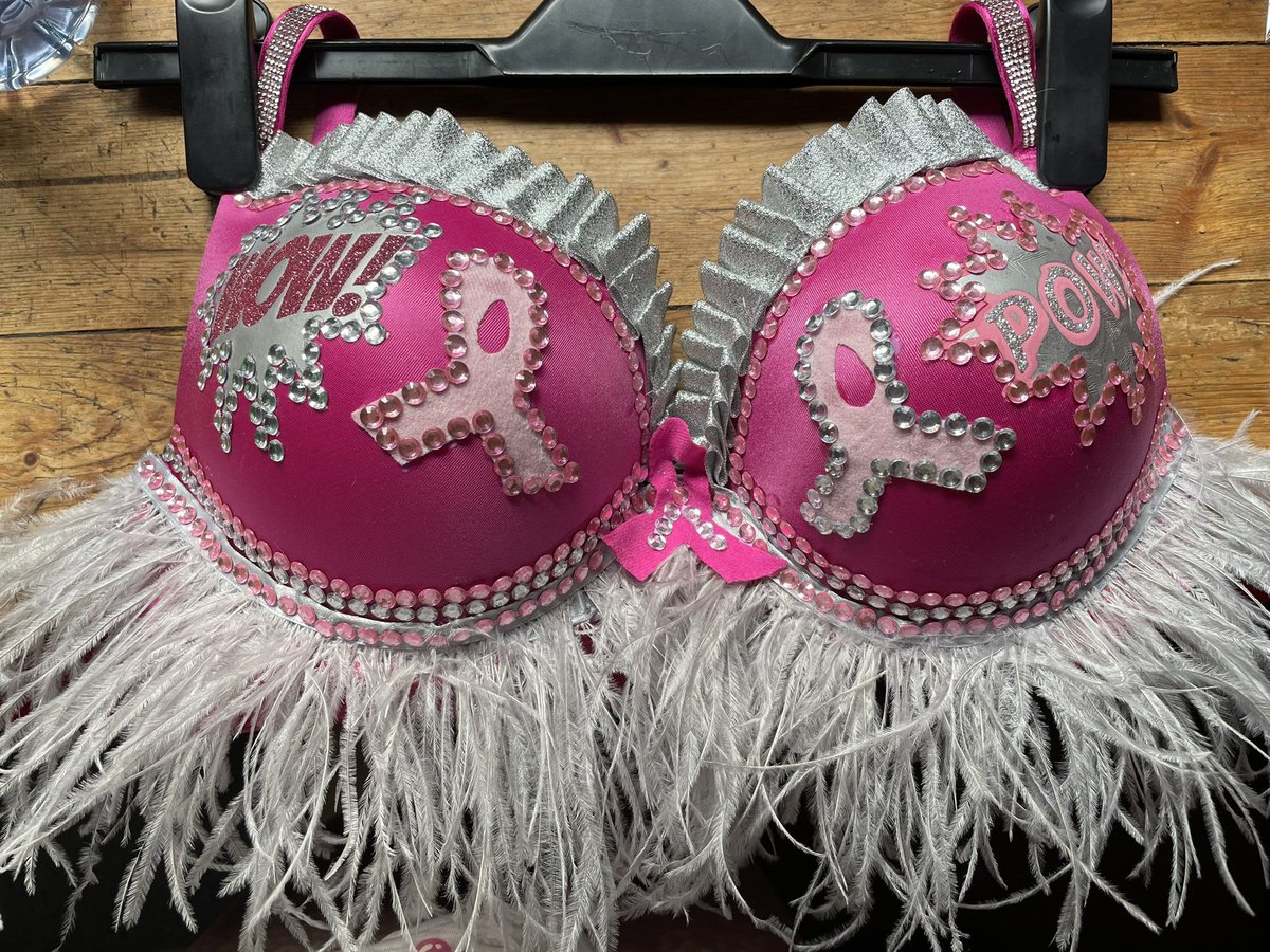 MandSteads's tweet photo. Bra and nails ready  @WalktheWalk #MoonWalkLondon https://t.co/OgCPBBfjKi