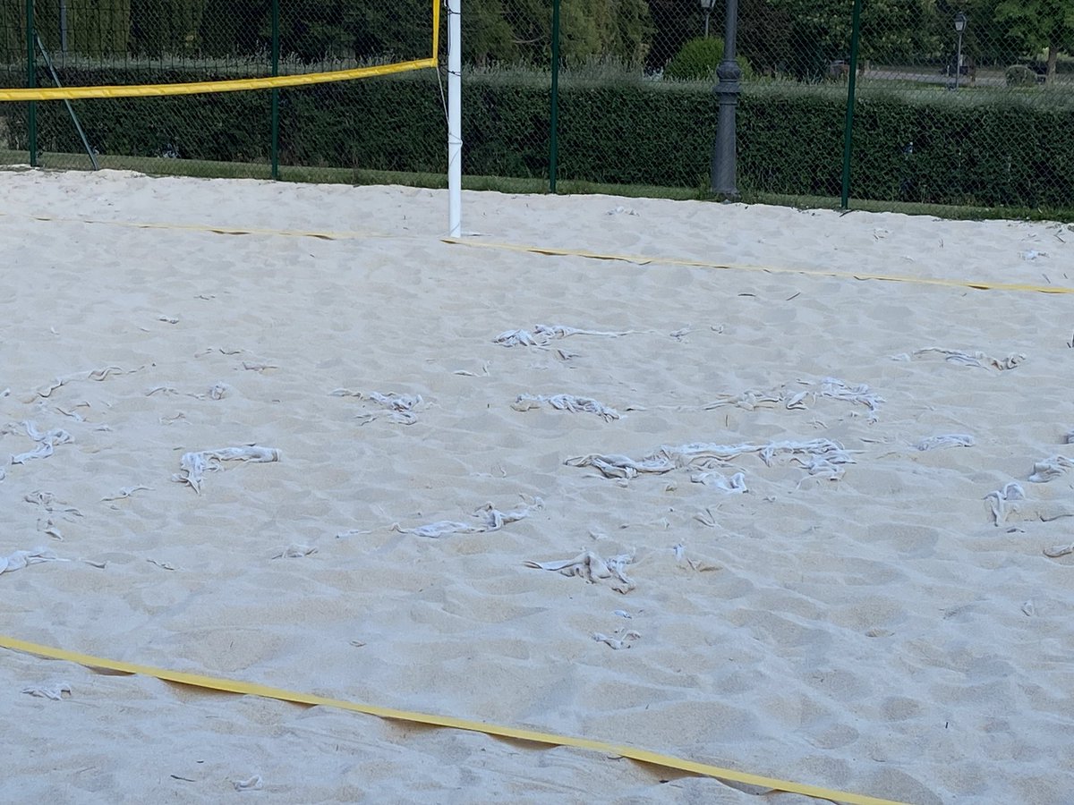 ayuntamientoboadilladelmonte.org/boadilla-actua…

Hace un mes el <a href="/Ayto_Boadilla/">Ayuntamiento de Boadilla del Monte</a> ha inaugurado una pista de vóley playa. Hoy ya es completamente inservible. 

#asinosva