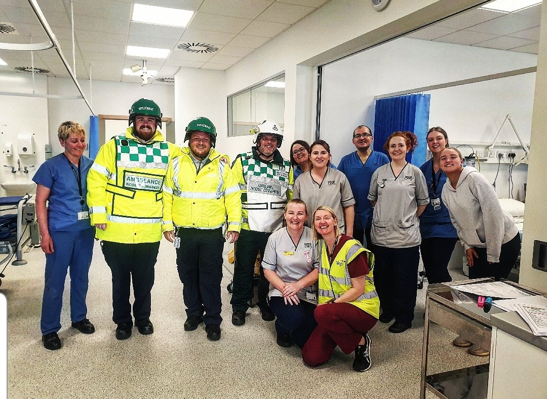 KatieK_sim's tweet image. Magic happens when we work together @UWSParamedic students and @uwshls adult nursing student volunteers at Major Trauma Simulation event. Amaizing feedback on both sides. Future is bright and exciting !! @WorkingMumAssoc @JulesMcLaren17 @amcraig95 @KimWight @ASPiHUK @djhunter77