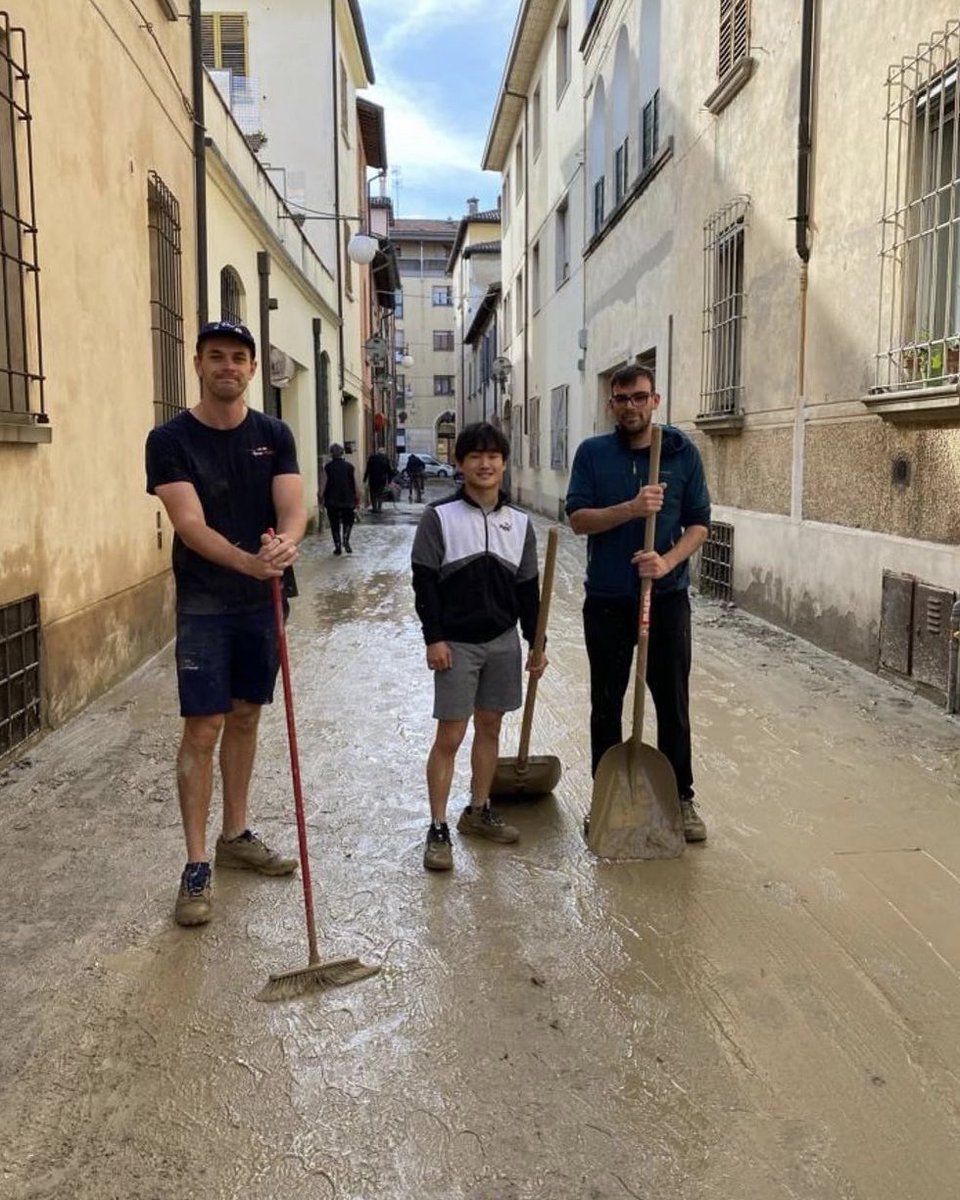 Yuki Tsunoda helping clean up Faenza, the city where AlphaTauri’s factory is based in Italy ❤️

(via radiodelta_1/IG)