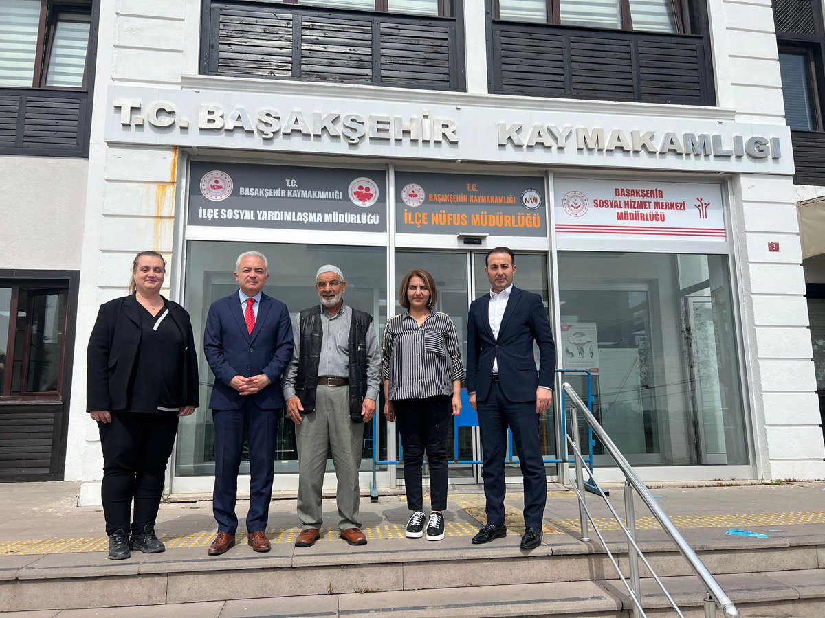 Değerli müdür arkadaşlarımızla beraber ilçe nüfus müdürlüğümüzden hizmet alan çok sevgili vatandaşlarımıza merhaba dedik. Yeni hizmet binamızdan ve verilen hizmetlerden dolayı çok memnunlar. Allah devletimize ve milletimize zeval vermesin. 🇹🇷🇹🇷🇹🇷