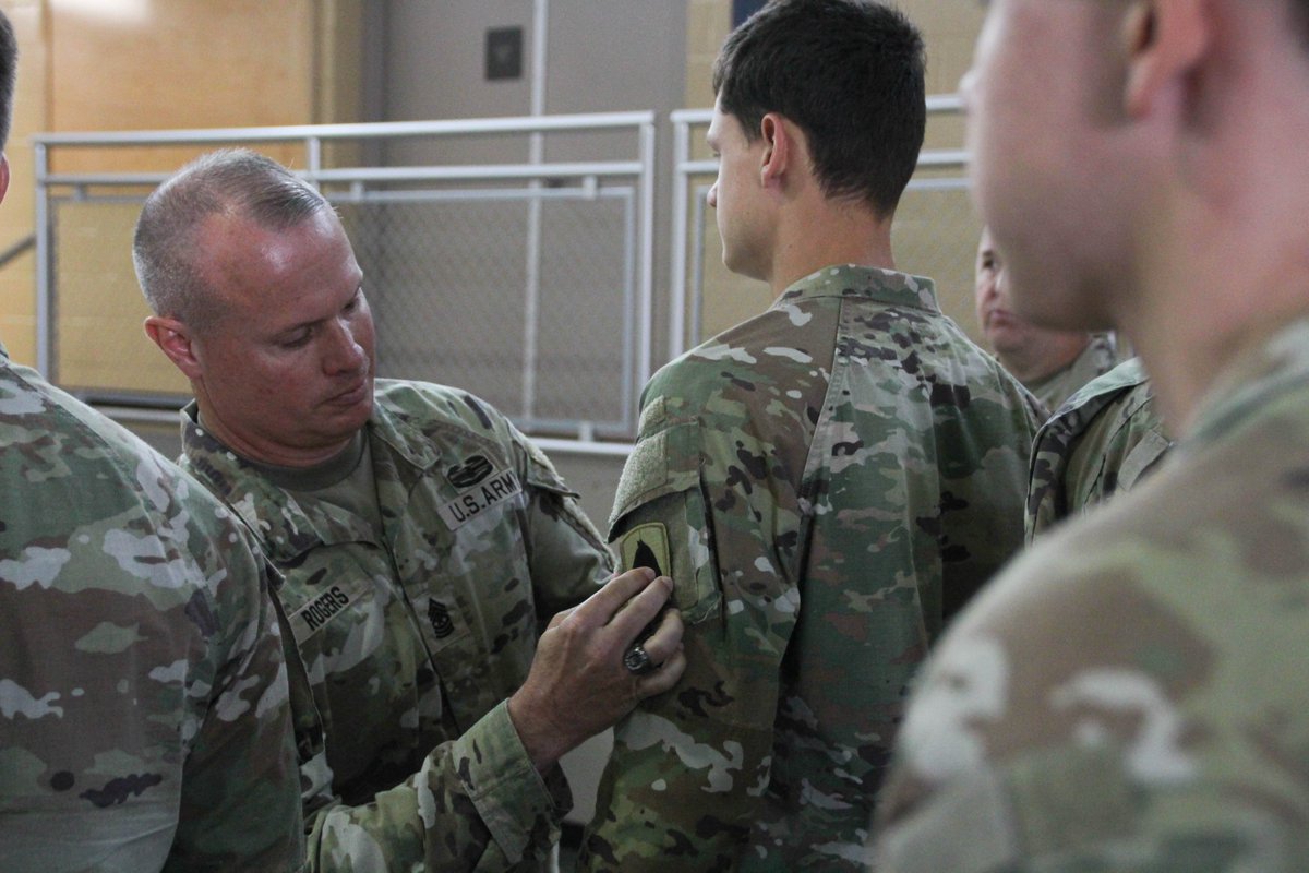 kentuckyguard's tweet photo. Welcome to the team! Kentucky's newest Soldiers were introduced to their unit's leadership and received their patches today in a ceremony at the Wellman Armory on Boone National Guard Center in Frankfort. #firstformation #kyarng #fightaskentuckians https://t.co/XETGoqNs0a