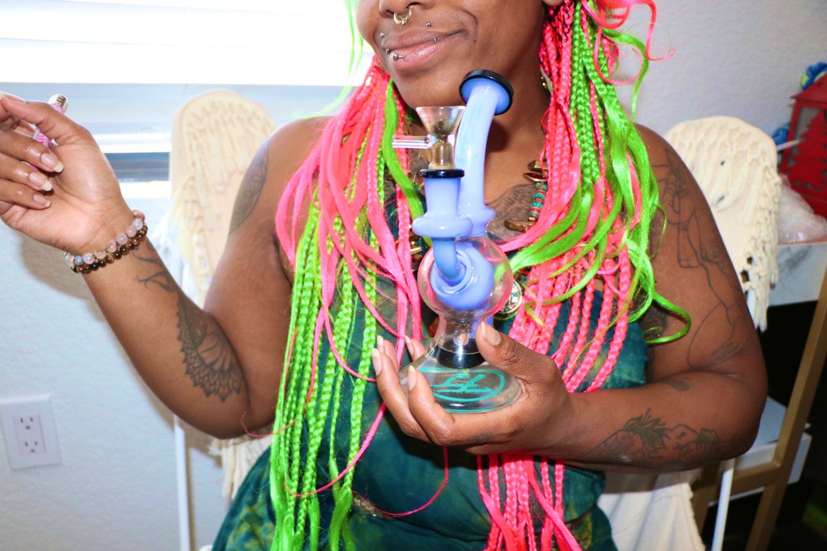 deathsexmagic's tweet photo. 🌹 I did some creative direction and photos for my newest partnership with a glass company! This is the bong/rig they sent me! Here’s some shots of me trying it out! 

@RtSlaveForDomme @ebonydompromos @find0m @rtfindom @RTDoms

smokefetish finD finbrat bratworship goddess paypig https://t.co/3lRhXGnkuY