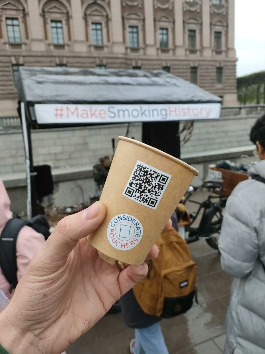 #throwbackthursday to our fika event in front of the Swedish parliament this week! It was fun seeing everyone who want to #makesmokinghistory 🎉
