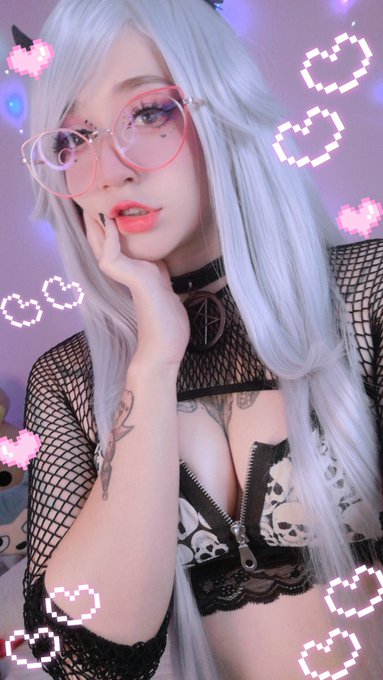 wanna play with my nipples? 👉👈 https://t.co/YX0R0jodyJ