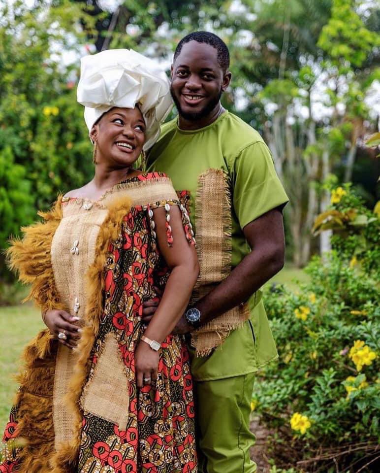 Mariage entre une fille Beti et un gar Bamiléké ❤️❤️❤️🤩🤩

Beau mélange des deux tissus : Ndop et Obom 🔥🔥

Félicitations à la jeune Anouchka🫶🏾

#cameroun🇨🇲