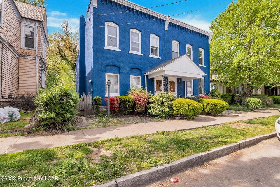 ClassicProp's tweet photo. Don't miss this incredible 2-unit investment property close to Wilkes University!

🏠 193 W River St. Wilkes-Barre, PA 18702
💰 $249,000

Unit 193 has 4 beds, 1.5 baths and is currently vacant and newly renovated with new floors, high ceilings, all new… https://t.co/SZ808xBjmA https://t.co/WBHfTx468m