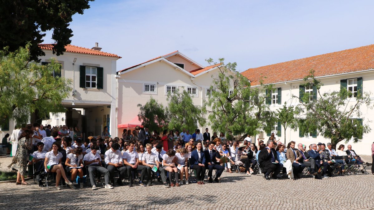 StJuliansLisbon's tweet image. Yesterday was a fantastic day as #StJuliansLisbon proudly hosted the first ceremony since the pandemic for the presentation of medals for the Duke of Edinburgh&apos;s International Award.
Congratulations to all the award recipients! 
@dofeuk #TheJoyOfLearning