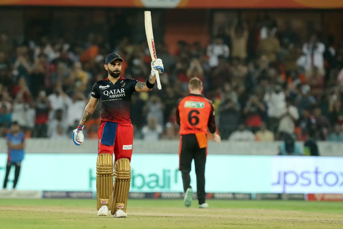 ItsmeAK4Tsay1's tweet photo. 𝗛𝗨𝗡𝗗𝗥𝗘𝗗 𝗙𝗢𝗥 𝗞𝗜𝗡𝗚 𝗞𝗢𝗛𝗟𝗜.

6th in IPL history, he is back, he is bloody back in business for RCB.

The Greatest of all-time.

#SRHvRCB | #ViratKohli | #IPL2023 https://t.co/XS2K8DTZkV