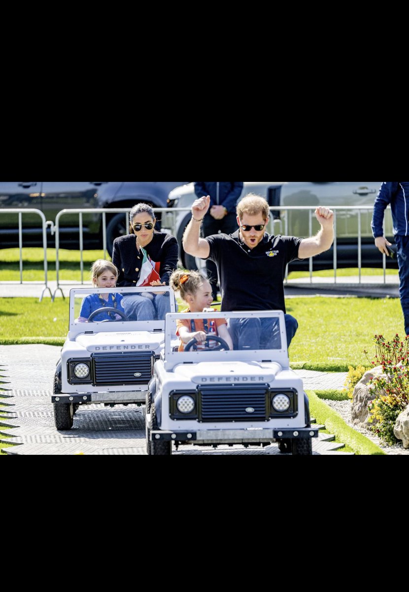 @destinysdoor @USBornNRaised @PageSix Yeah the huge  car chase that never happened… Rachel must be fuming …#HarryAndMeghanAreFinished