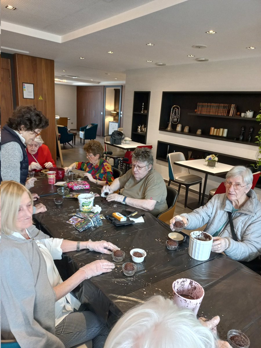 Au <a href="/SenSaintMande/">les Jardins d'Arcadie de Saint-Mandé</a> un nouveau concept, "Jardinage sur table" a beaucoup de succès. En général,  le jardinage figure dans le top 3 des activités préférées des seniors. Il est bénéfique pour la santé mentale et physique, au point d’être utilisé en thérapie. #printemps  #nature