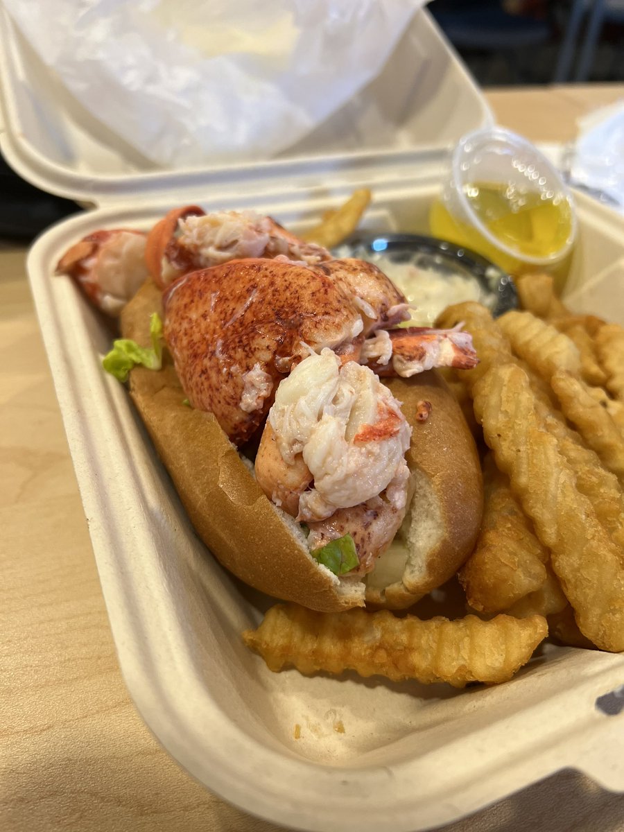 <a href="/MaineFishermen/">Maine Coast Fishermen's Association</a> working lunch to learn about the Fishermen Feeding Mainers program. Love it! Also, lobster rolls. <a href="/LocalCatch/">Local Catch Network</a> SYLC ftw.