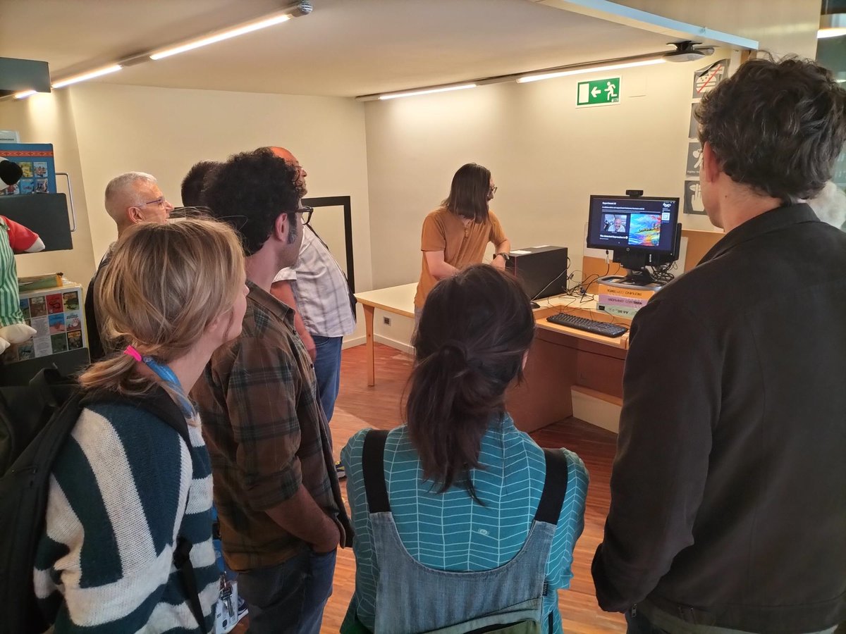 CVC_UAB's tweet photo. ⚙️ L'equip d'#innovació del #CVC ha desenvolupat una demo, #ExpressArt.AI, que permet interactuar directament amb una tecnologia basada en #visiópercomputador i #IAgenerativa
Els assistents d'avui s'ho estan passant pipa generant peces d’#art a partir d'expressions facials 😄🥳! https://t.co/2BEvG2vS5g
