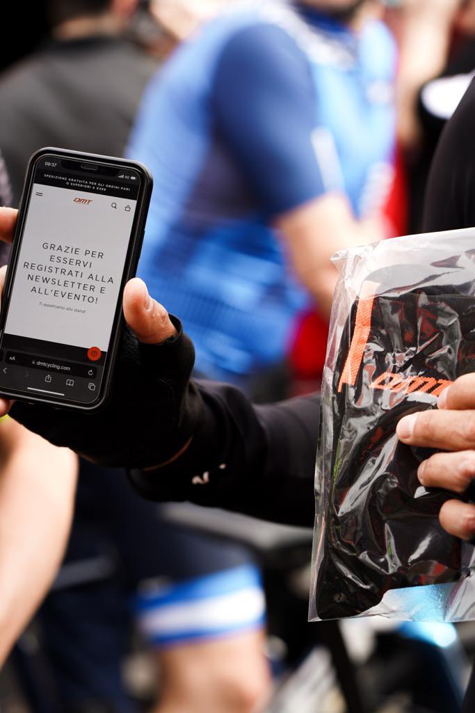 dmtcycling's tweet image. Saluti dal @giroditalia 🚲🏁🇮🇹
#DMTcycling #rideyourbest