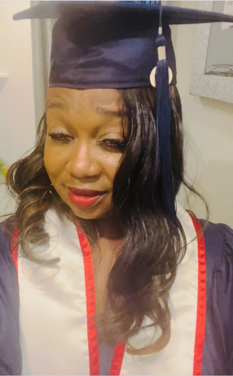 olivia284's tweet photo. #UAGCgrad23 https://t.co/7WjhyiJqsl