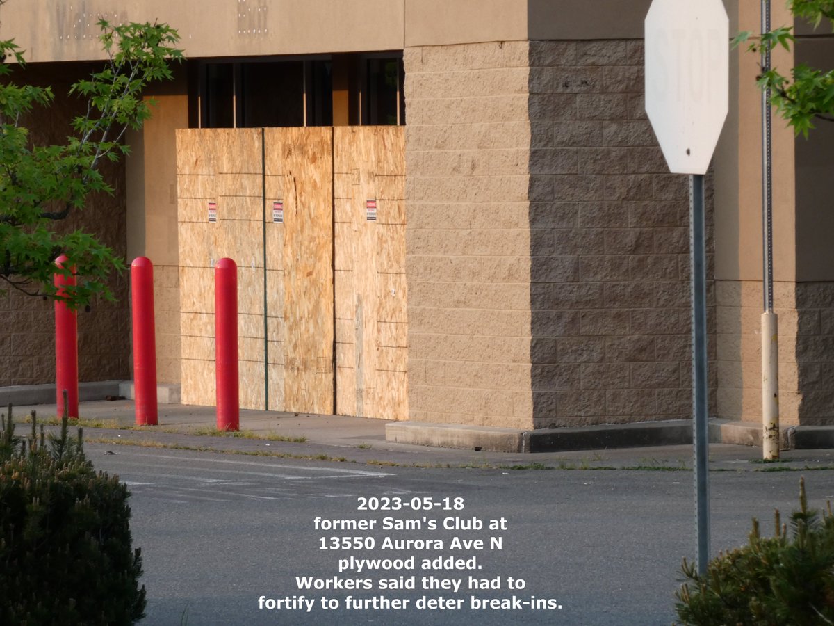 More fortification for the former Sam's Club in north #Seattle on the Aurora Ave N crime, drug, and sex corridor. Constant break-in attempts per workers. @MayorofSeattle @SeattleCouncil @visitseattle