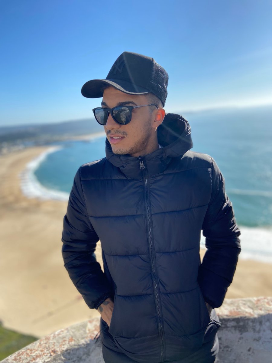 EliHenrique99's tweet photo. Nazaré 🇵🇹 https://t.co/oBupD7Iz2k