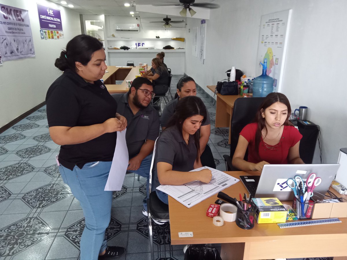 CM_Frontera's tweet photo. El día de hoy se llevó a cabo el primer simulacro de Registro de AEC en donde se realizó la captura del 25% de actas recibidas una vez concluida la Jornada Electoral este #4deJunio #PEL2023 https://t.co/x92vpFLdMO