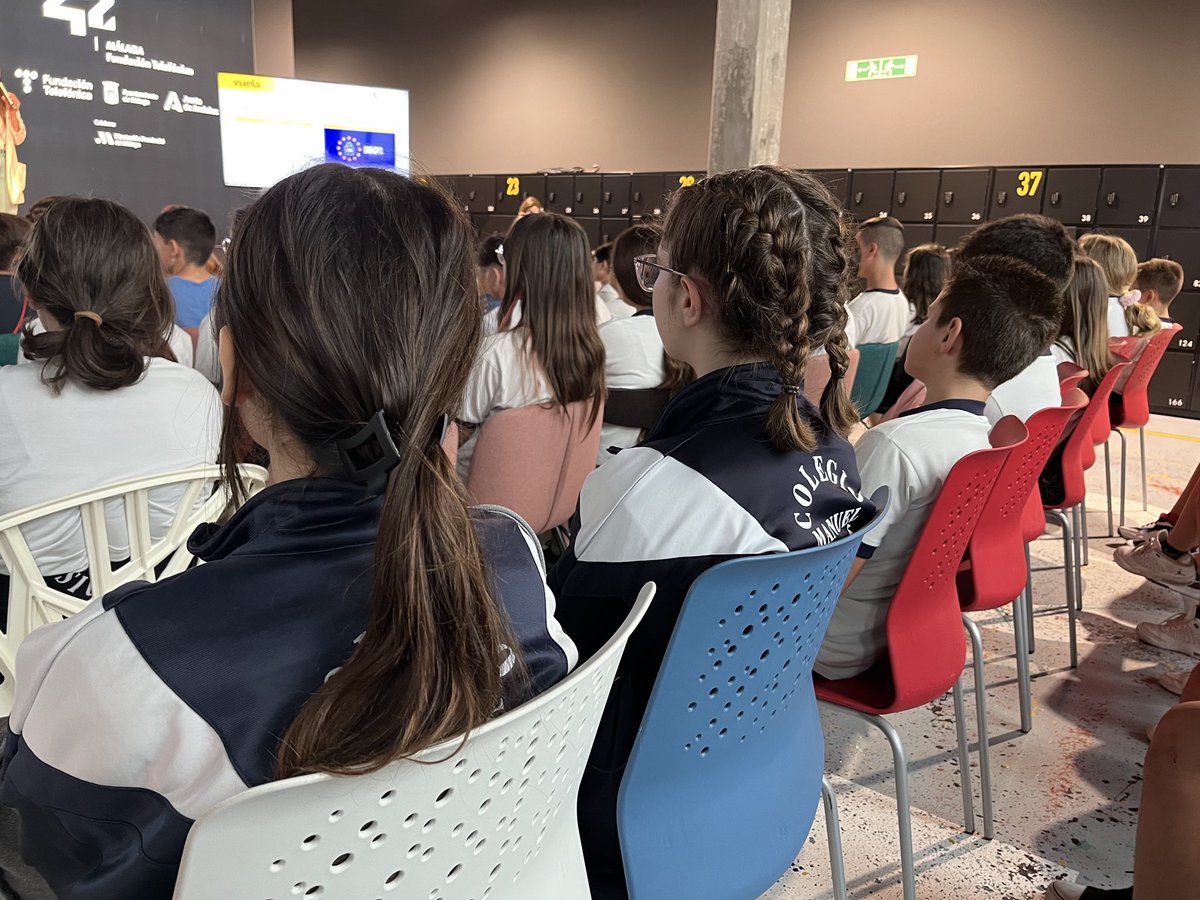 ColegioMSiurot's tweet photo. 📶 #DiaDeInternet #17mayo

👉🏼Ayer 6º de #EducaciónPrimaria y 1º de #ESO celebraron este #día en @PoloDigitalMLG 

👉🏼#Talleres↪️’Huella digital – You forget me’ y #robótica &amp; #programación por @AndaluciaVuela 🔝 de @AndaluciaJunta 

👉🏼Visita del alcalde @pacodelatorrep del @malaga https://t.co/P7yFSWrmNi