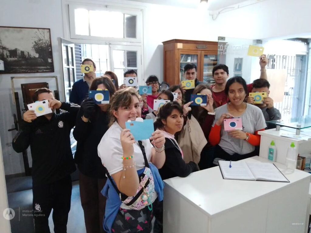 📸 NUEVA VISITA EN EL MUSEO FOTOGRÁFICO

☀️ El centro de día Identidad Plural visitó el Museo fotográfico. El grupo de chicas y chicos recorrió las instalaciones con mucho entusiasmo y curiosidad. Aprendieron algunas herramientas de la conservación pr… instagr.am/p/CsZGp1_uW76/