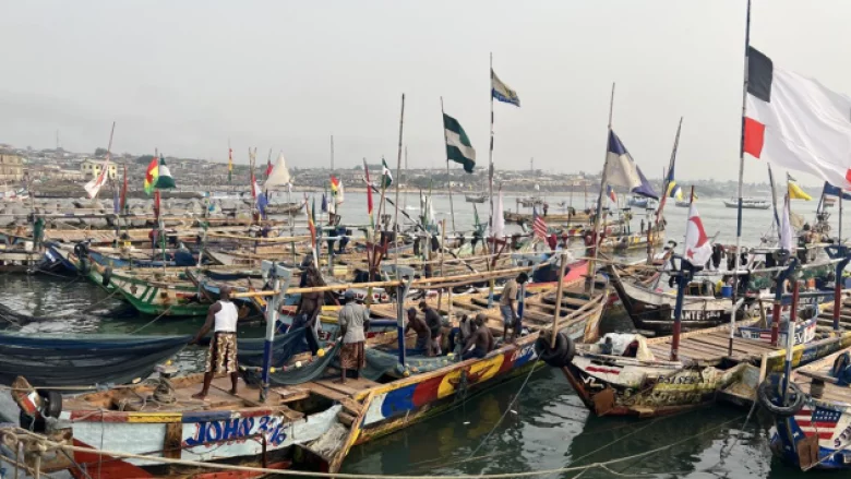 WBG_ClimateEnv's tweet photo. The ocean is becoming warmer and more acidic as it absorbs carbon dioxide from the atmosphere. Learn how warming waters, overfishing, plastics, and habitat destruction are depleting fisheries around the world: https://t.co/UgGK0qNTc8 #ClimateStories_WBG https://t.co/P7E6Jb6I85